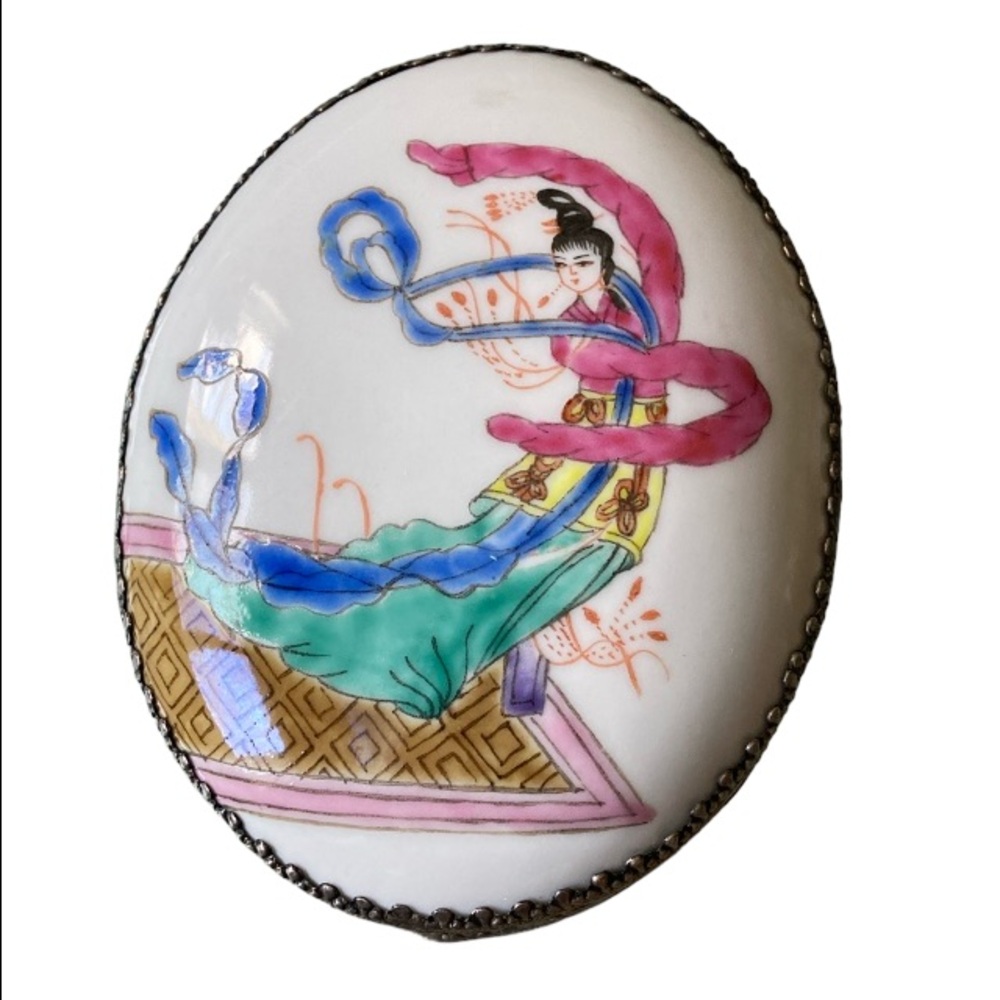 Handpainted Porcelain Oval Trinket Box Tin Dancing Geisha Asian